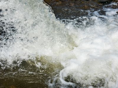 Carbon activo impregnado de azufre para el tratamiento de aguas residuales que contienen mercurio